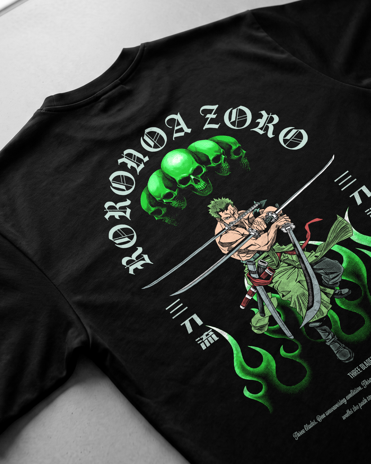 Detalle del estampado trasero de la camiseta Roronoa Zoro