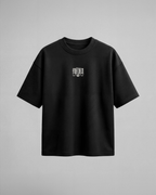 Camiseta oversize Frieren, color negro, estampado naranja, vista frontal