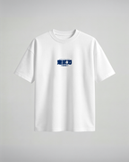 Camiseta oversize Hashiras de Demon Slayer, color blanco, estampado azul, vista frontal