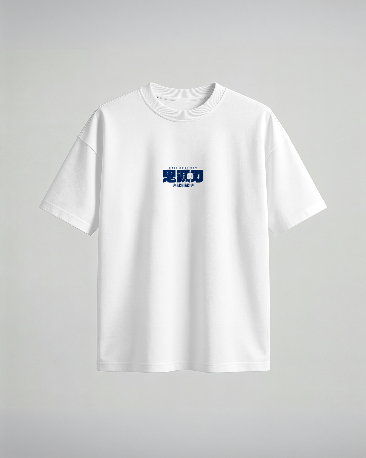 Camiseta oversize Hashiras de Demon Slayer, color blanco, estampado azul, vista frontal