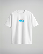 Camiseta oversize Hashiras de Demon Slayer, color blanco, estampado turquesa, vista frontal