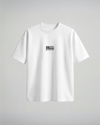 Camiseta oversize Misato y Pen Pen de Evangelion, color blanco, vista frontal