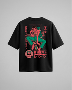 Camiseta oversize Misato y Pen Pen de Evangelion, color negro, estampado rojo, vista trasera