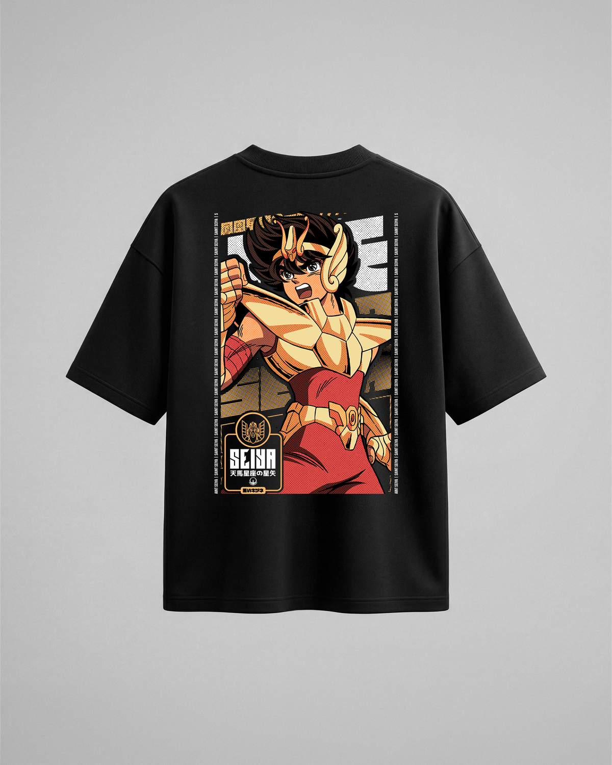 Camiseta oversize Seiya de Saint Seiya, color negro, estampado naranja, vista trasera