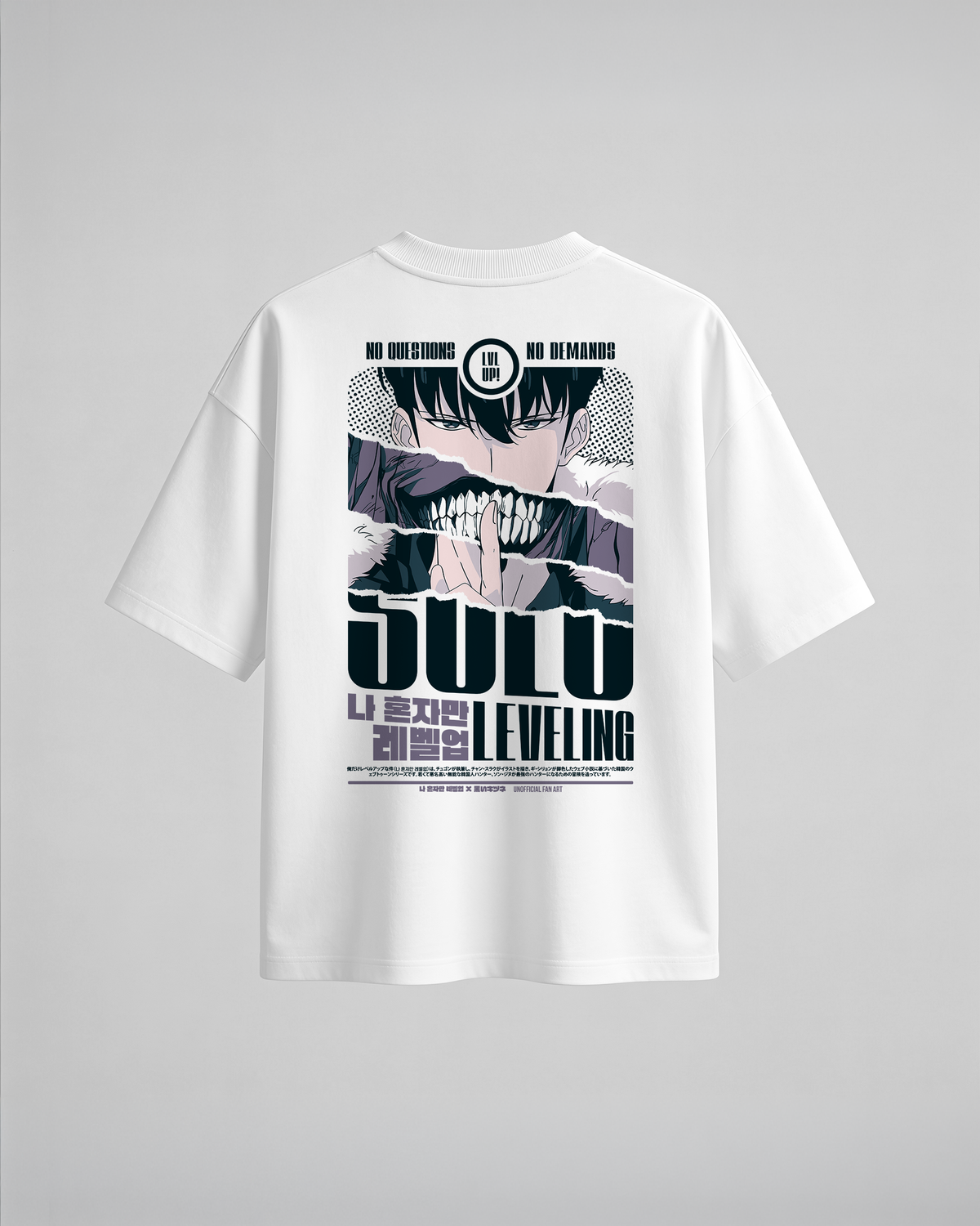 Camiseta oversize Solo Leveling No Questions, color blanco, segunda versión, vista trasera