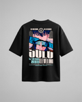 Camiseta oversize Solo Leveling No Questions, color negro, estampado azul, vista trasera