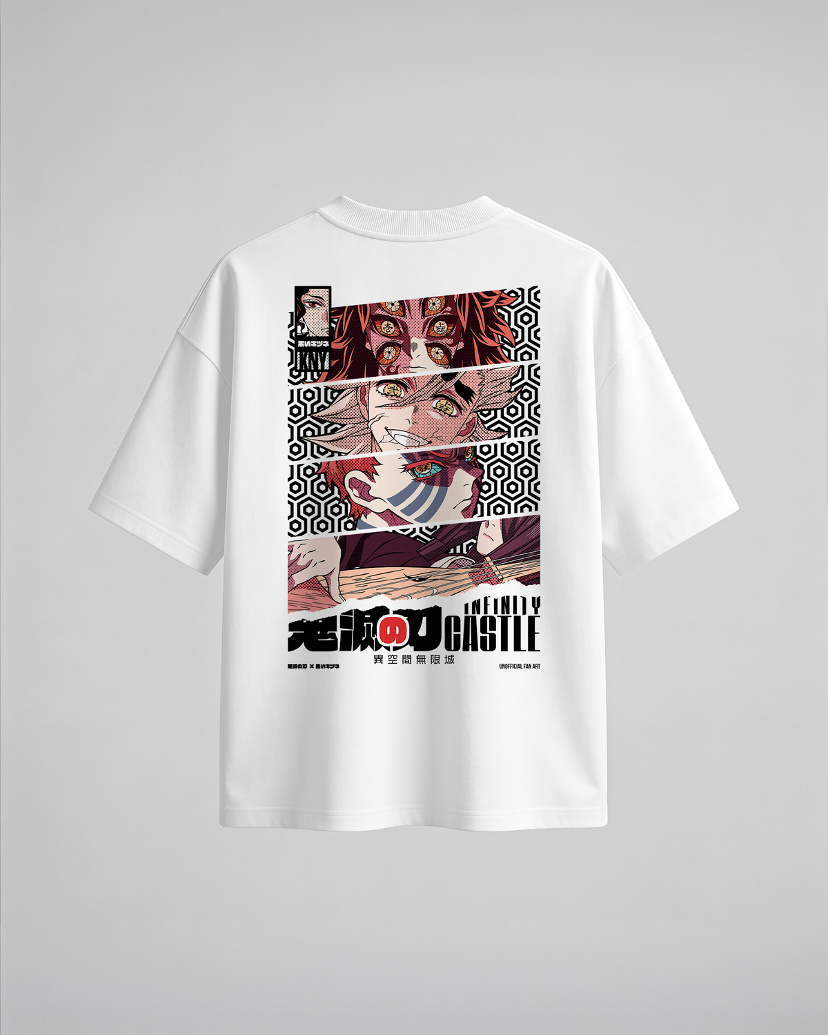 Camiseta oversize Upper Rank Moons de Demon Slayer, color blanco, estampado rojo, vista trasera